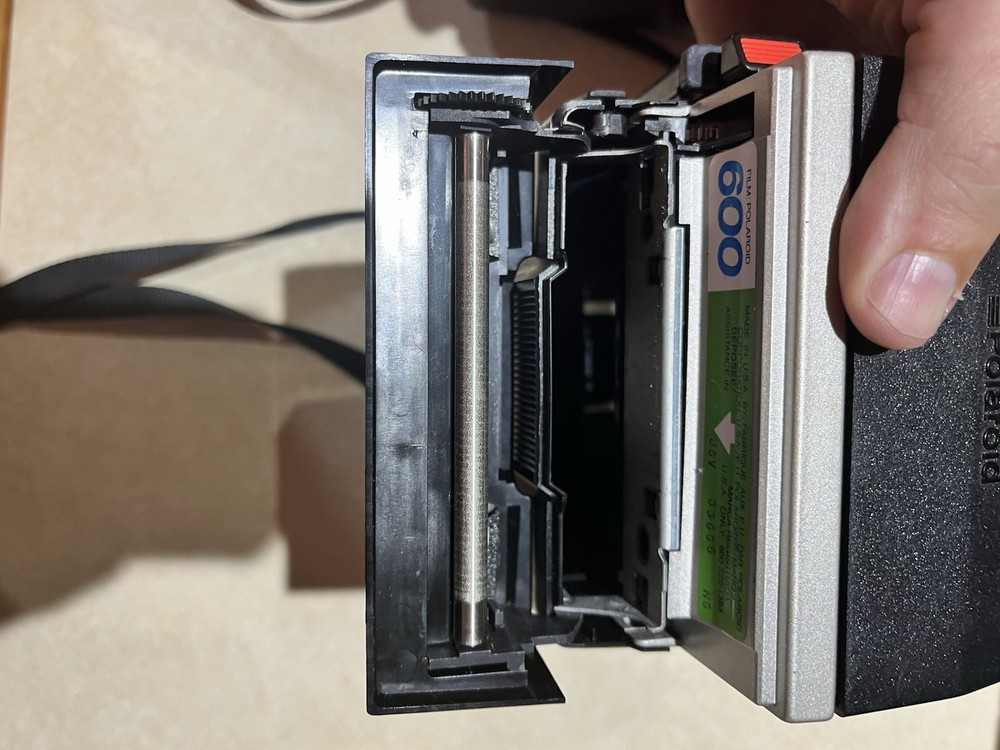 Polaroid Sun 600 LMS & Polaroid One Step Flash Untested