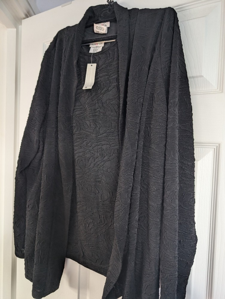 Set Comprising Camisole and Jacket in black textured material