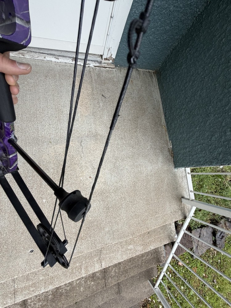 G5 Quest Radical youth compound bow (barely used)