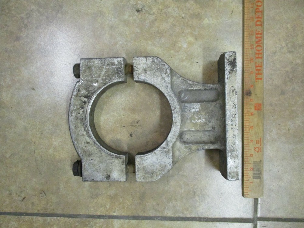 Ford D0HA-6028-V Bracket Engine Mount *USED*