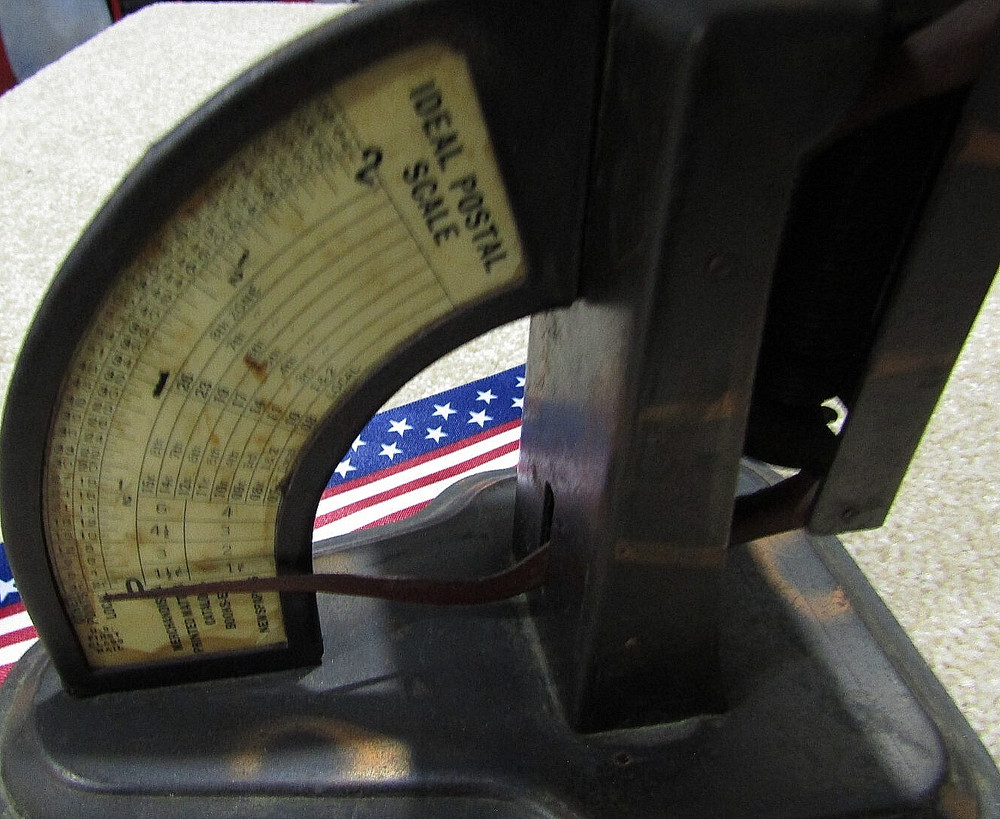 VINTAGE IDEAL POSTAL SCALE