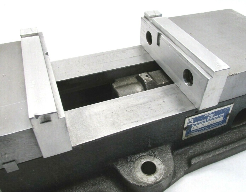 KURT ANGLOCK 6" MILLING MACHINE VISE w/ JAWS - #D60