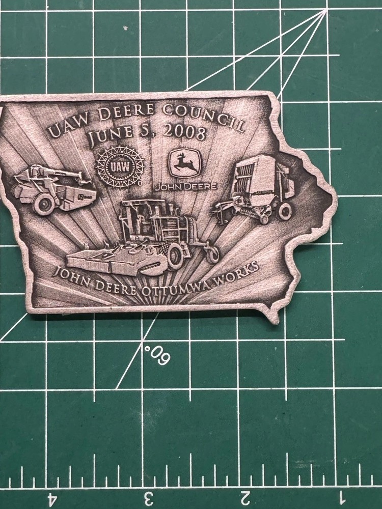 VINTAGE ADVERTISING JOHN DEERE TRACTOR Patch Keychains Merchandise