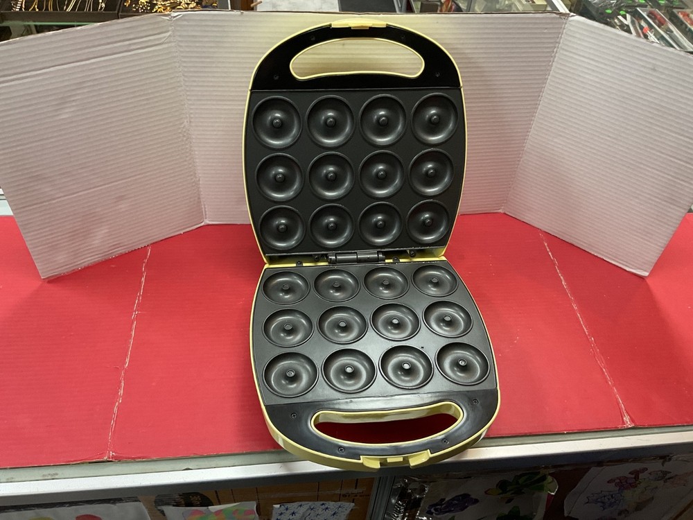 baby cakes donut maker 12 used