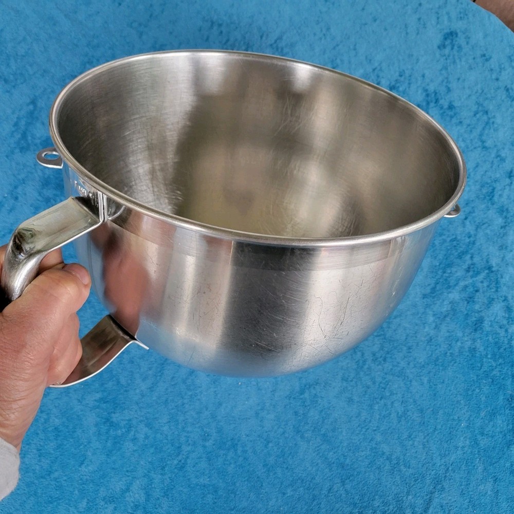 KITCHENAID STAINLESS STEEL MIXING BOWL ; SIX QUART CAPACITY