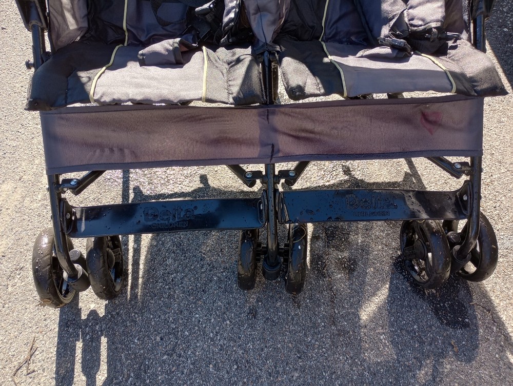 Delta children's double umbrella Stroller foot rest