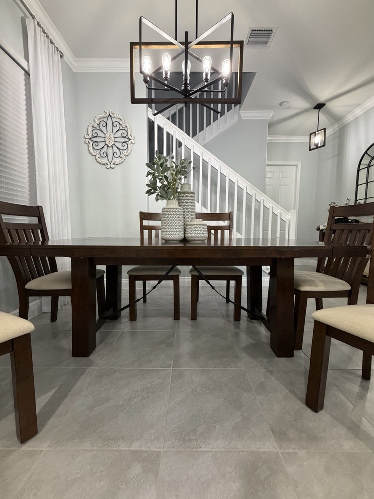 Dining Room Set – Excellent Condition
