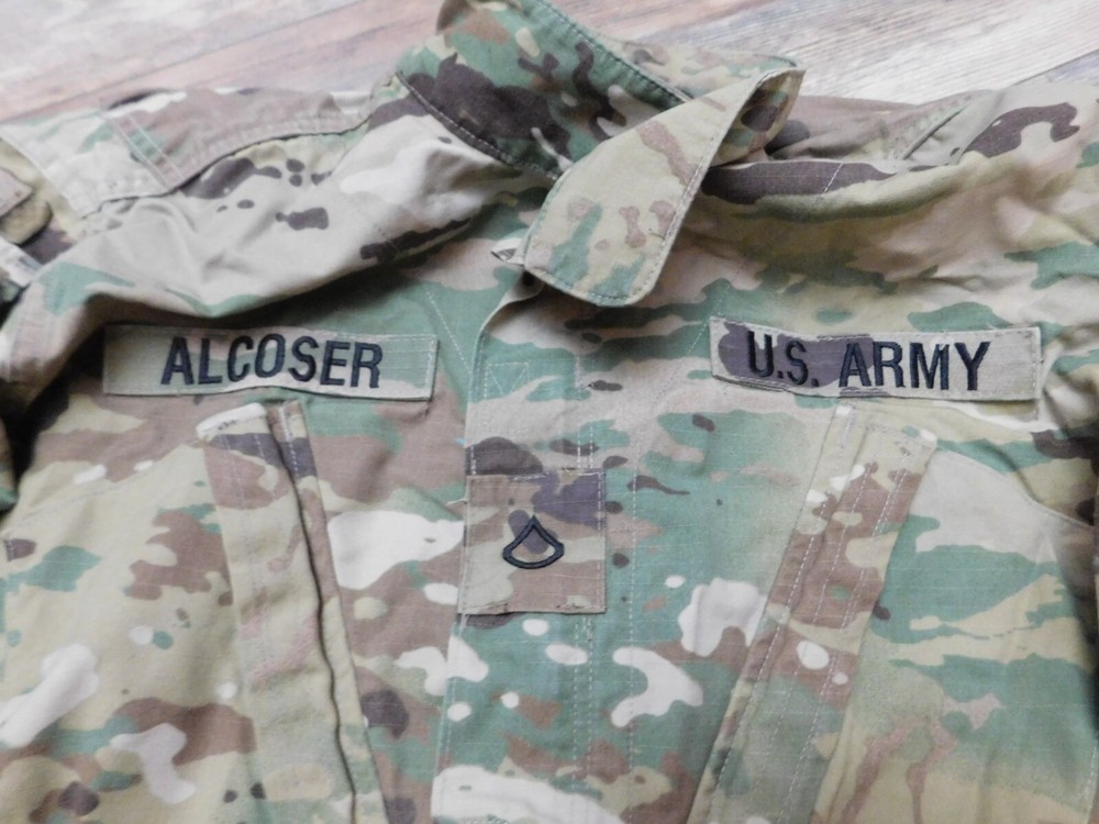 US ARMY OCP COAT SZ SMALL - LONG