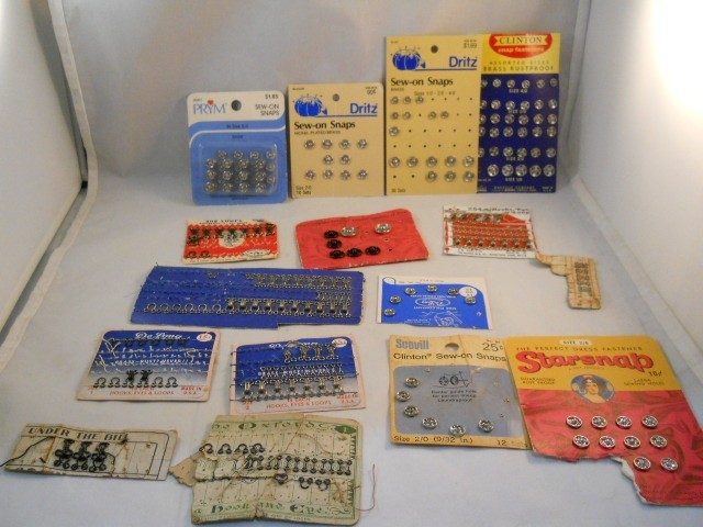 VINTAGE MISC SNAP FASTENERS - ASSORTED SIZES - CARDED