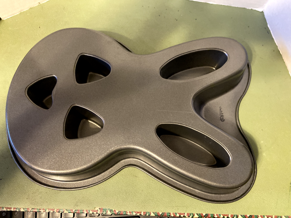 Wilton Bunny Cake Pan nonstick 12"