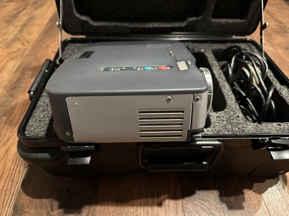 Epson PowerLite 50c EMP-50 Digital LCD Projector with hard shell carrying case