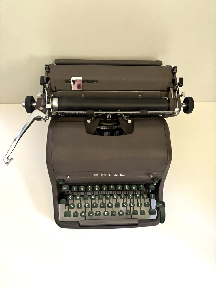 Royal HHE Typewriter Desktop W/ Standard Elite Font