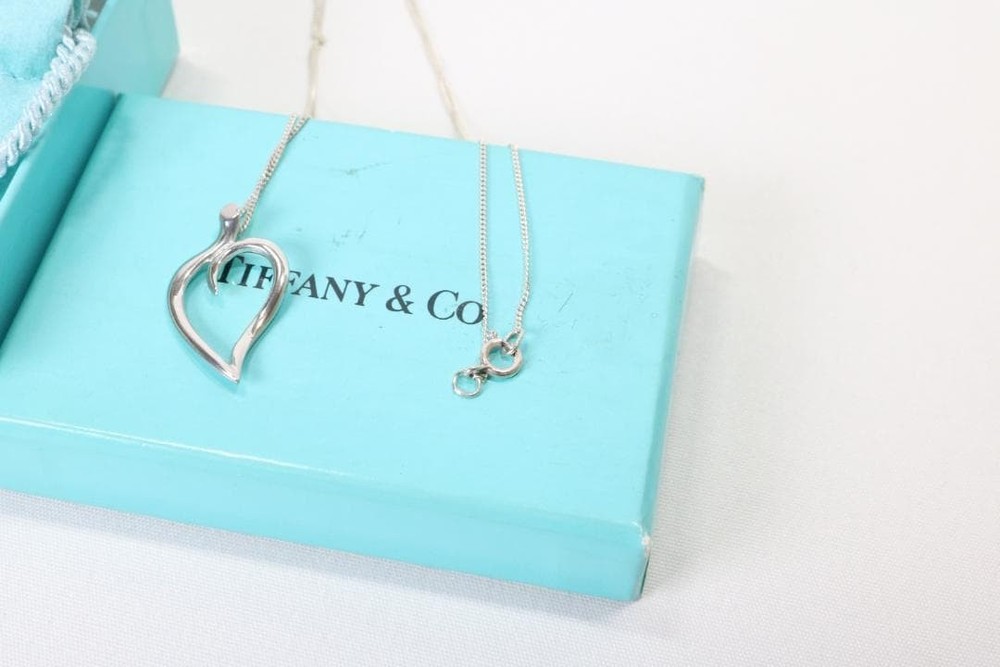Excellent condition Tiffany & Co. Open Leaf Silver Necklace with Box