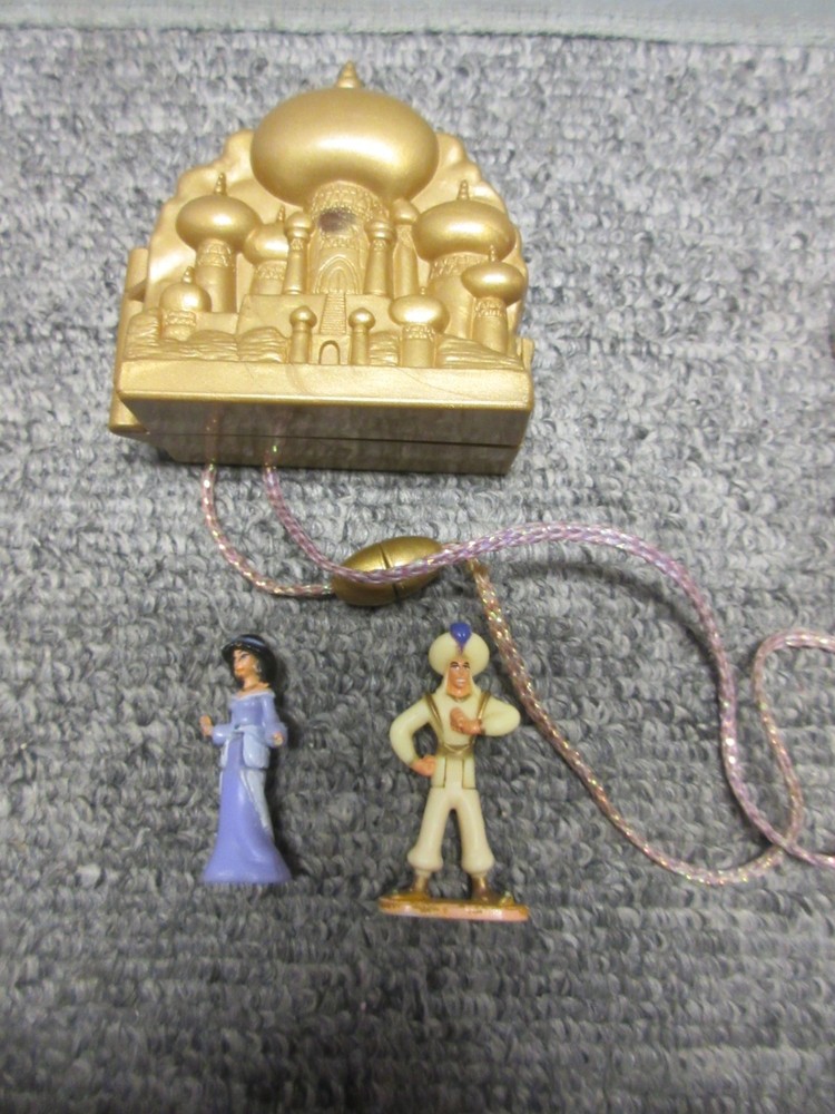 Mattel Disney Once Upon a Time Locket Aladdin