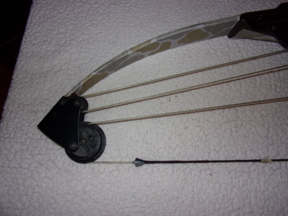 zVintage Bear Whitetail Hunter Compound Bow