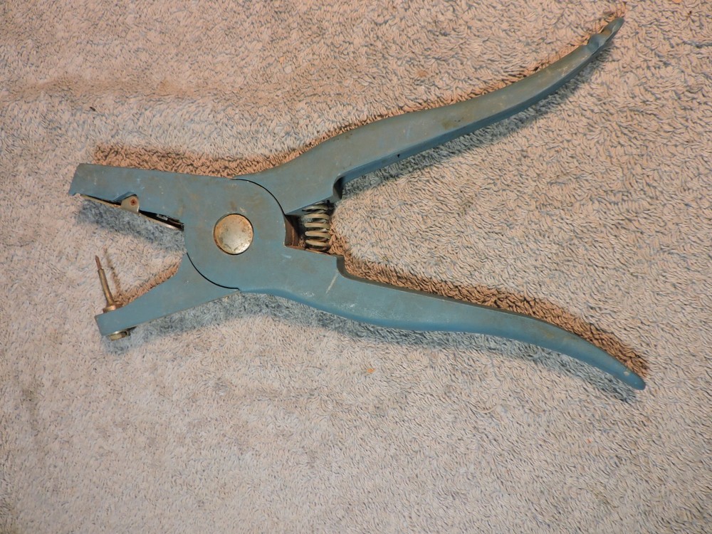 Allflex Retract-O-Matic Ear Tag Applicator Blue