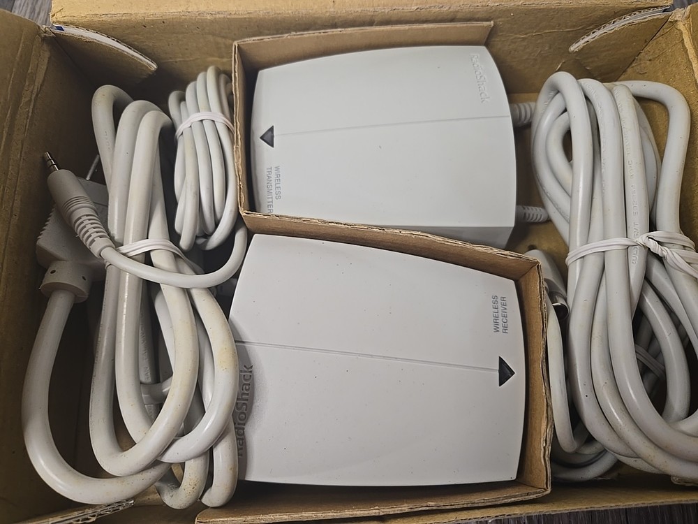 Radio Shack Wireless Audio Transmitter 26-1276