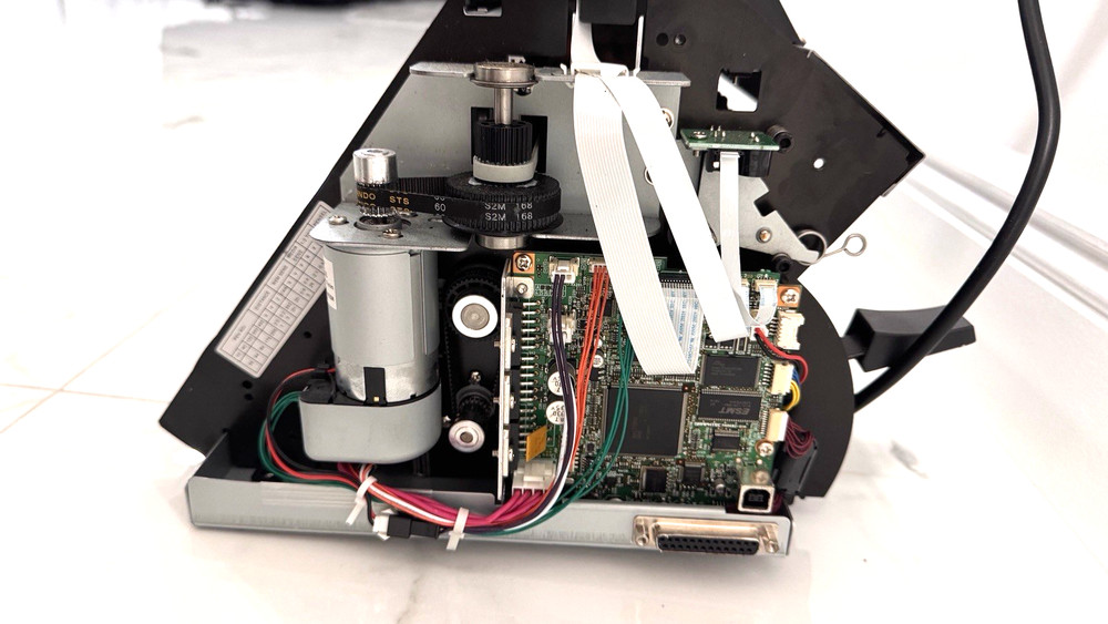 Graphtec CE6000-60 Plus Vinyl Cutter No Stand Read