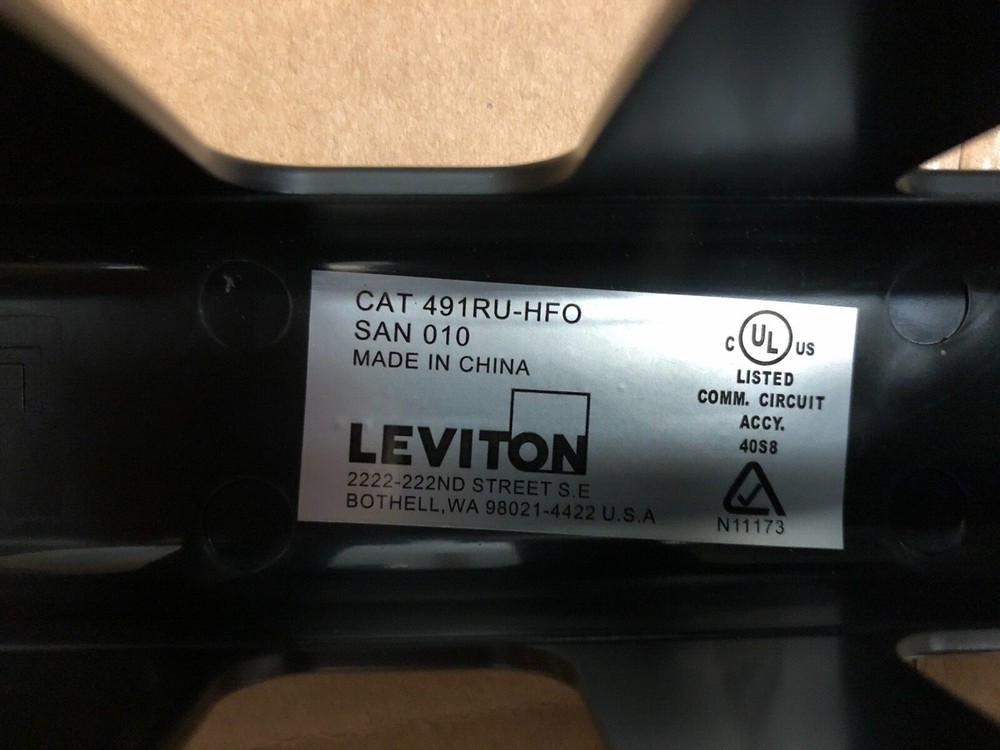 Leviton 1U 19" Server Rack Wire Management System-Rack Mount 8 Slots plastic