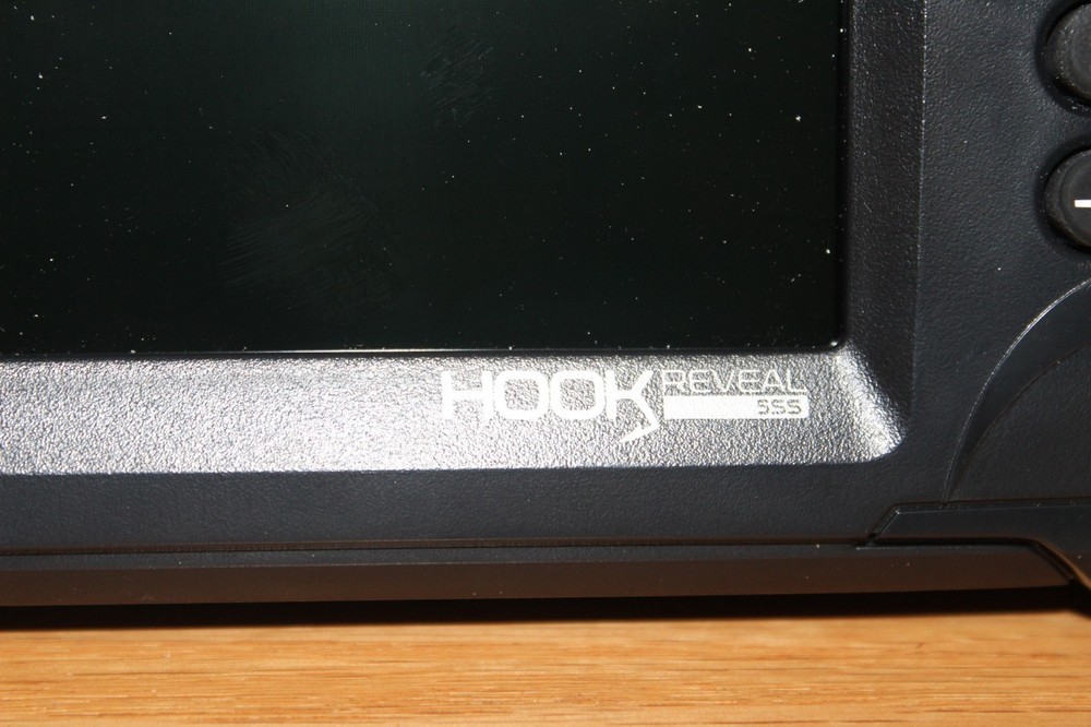 lowrance fish finder