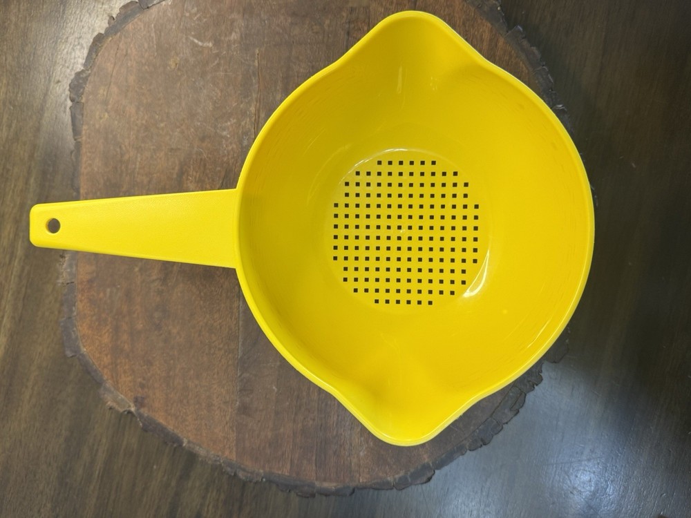 Vintage Tupperware Yellow 1 Quart Strainer Colander double spout
