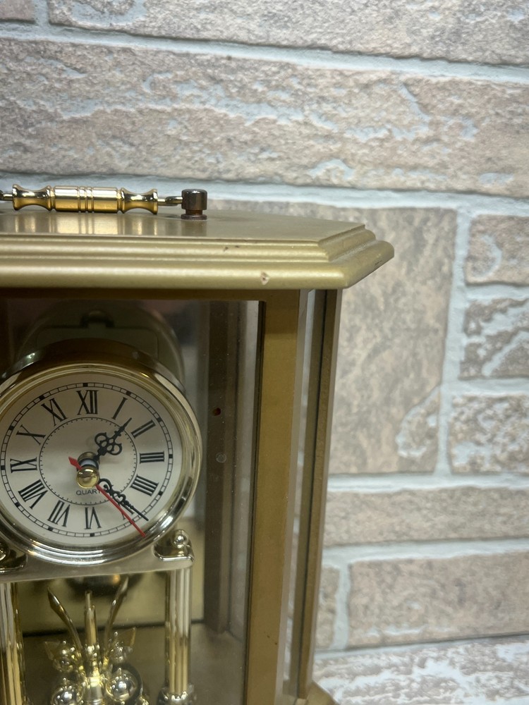 Quartz Clock Rotating Pendulum