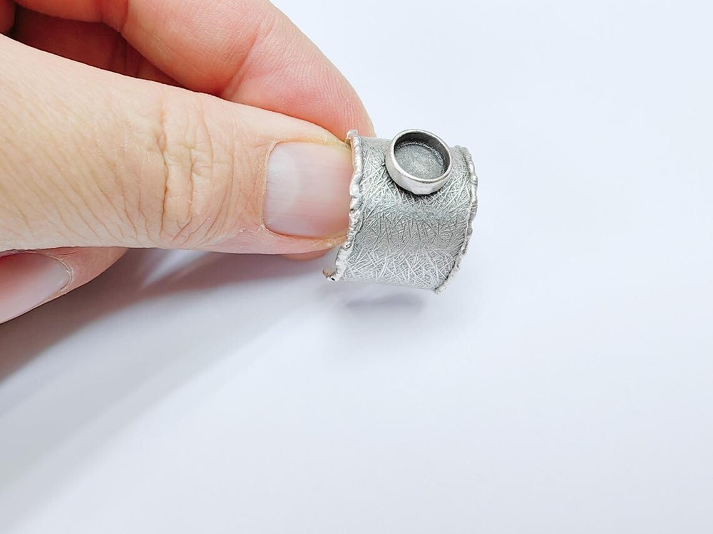 Textured Ring Base, Round Bezel Blank Setting Antique silver Brass 8mm G36789