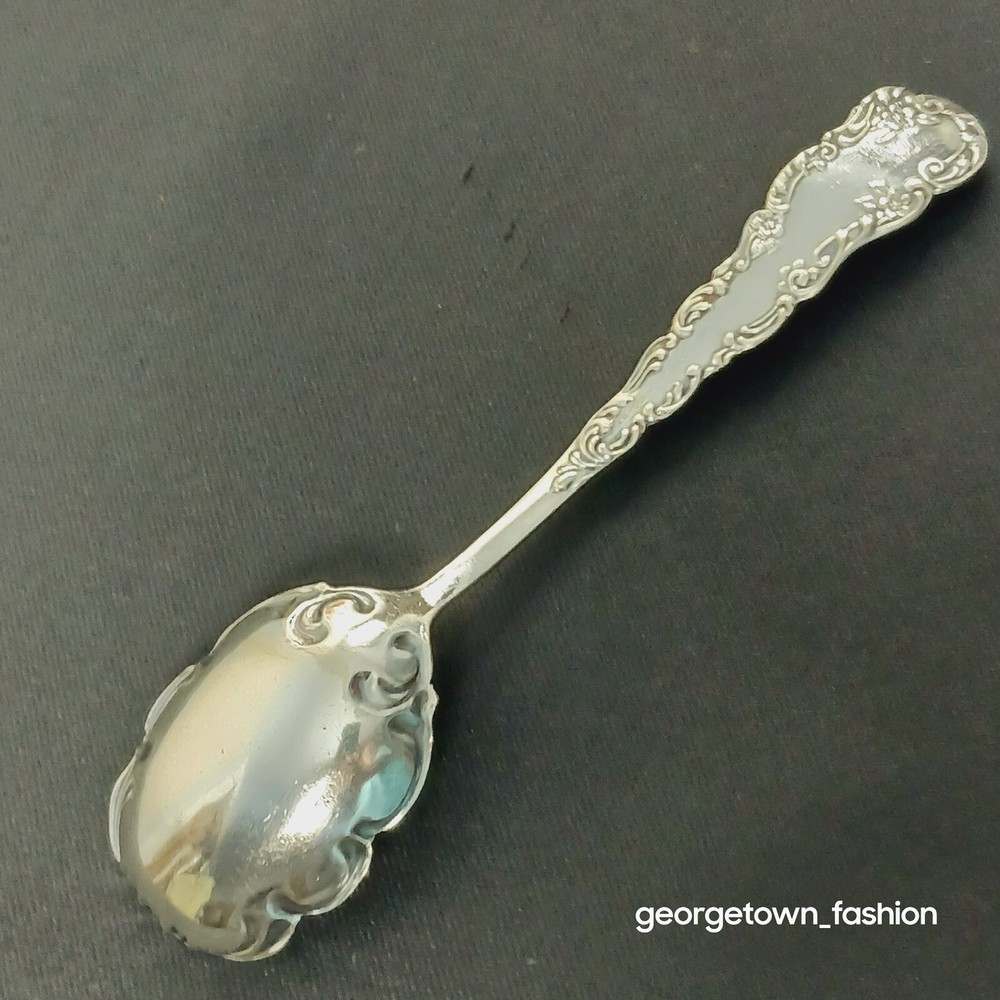 Vintage Wm Rogers & Son AA Florida Pattern Silver Plate Shell Berry Sugar Spoon