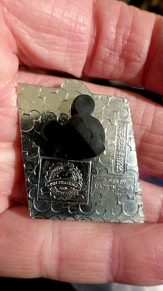 DISNEY PIN 2013 DONALD DUCK DEEP IN THOUGHT