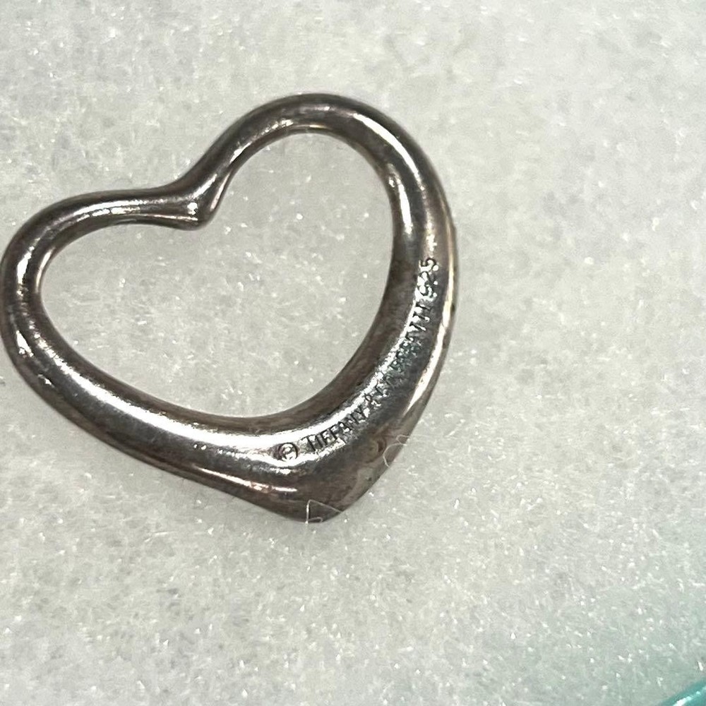 Excellent condition Tiffany & Co. Open Heart Pendant, Medium, Silver
