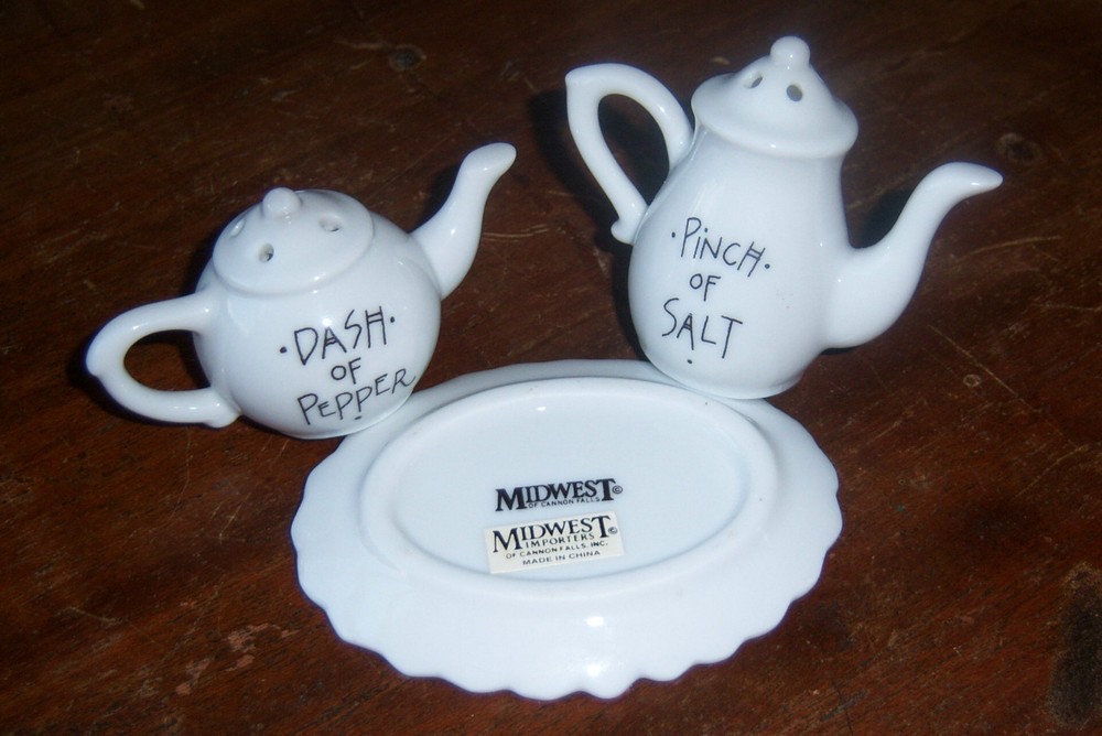 Tea Pot Salt & Pepper with tray Mint Never used