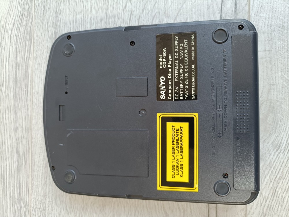 SANYO CDP-50A DISCMAN Portable CD Player Anti-Shock compact disc player