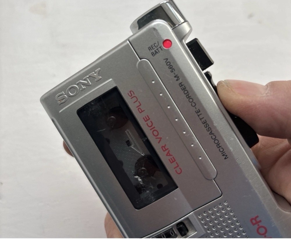 Sony Pressman M-560V Microcassette - Corder VOR Recorder Powers On Read Descript