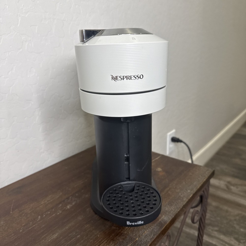 Nespresso Vertuo Next Coffee and Espresso Machine - White EUC