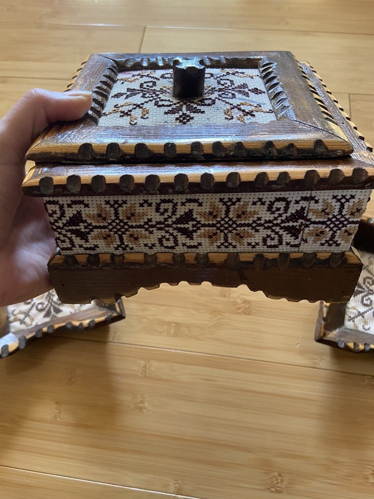 Hand Embroidered table centerpiece And 2 Ashtrays Read Description Below