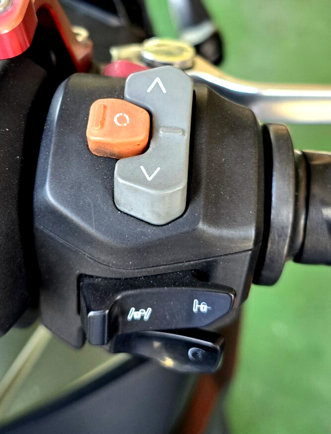 KYMCO CV3 SW.ASSY RIGHT HANDLE COMP. 3515A-AGJ5-E00