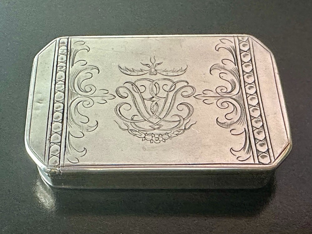 FINE Early 18th Century GEORGE I SOLID SILVER ENGRAVED SNUFF BOX c1720