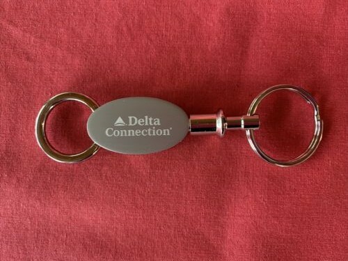 VINTAGE MEMORABILIA DELTA CONNECTION AIRLINES BOXED KEYCHAIN 