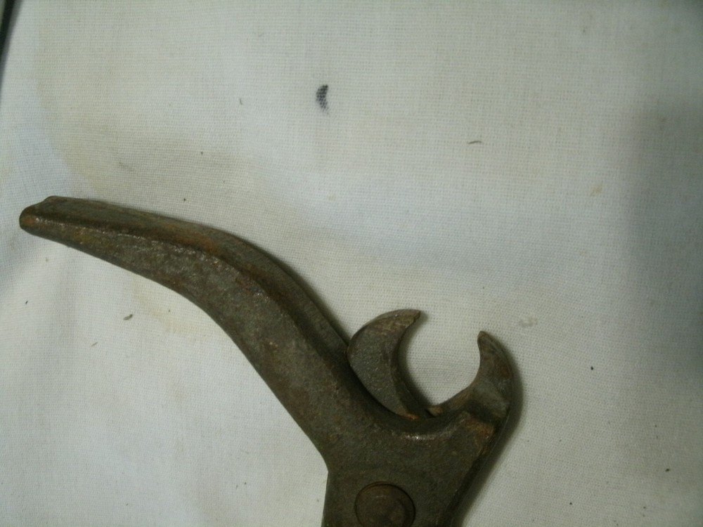Vintage Cast Iron Nail Puller Tool Extractor ETF Canada #3775