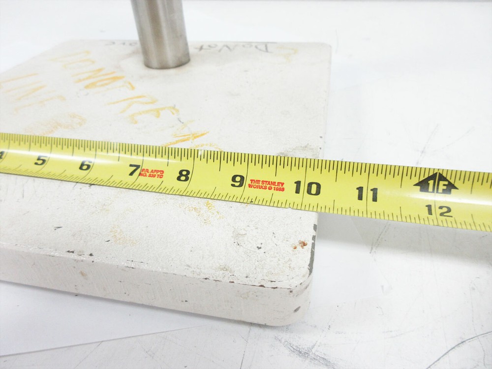 MICROSCOPE STAND HEAVY BASE WITH POST WEIGHT: 37.34 LBS