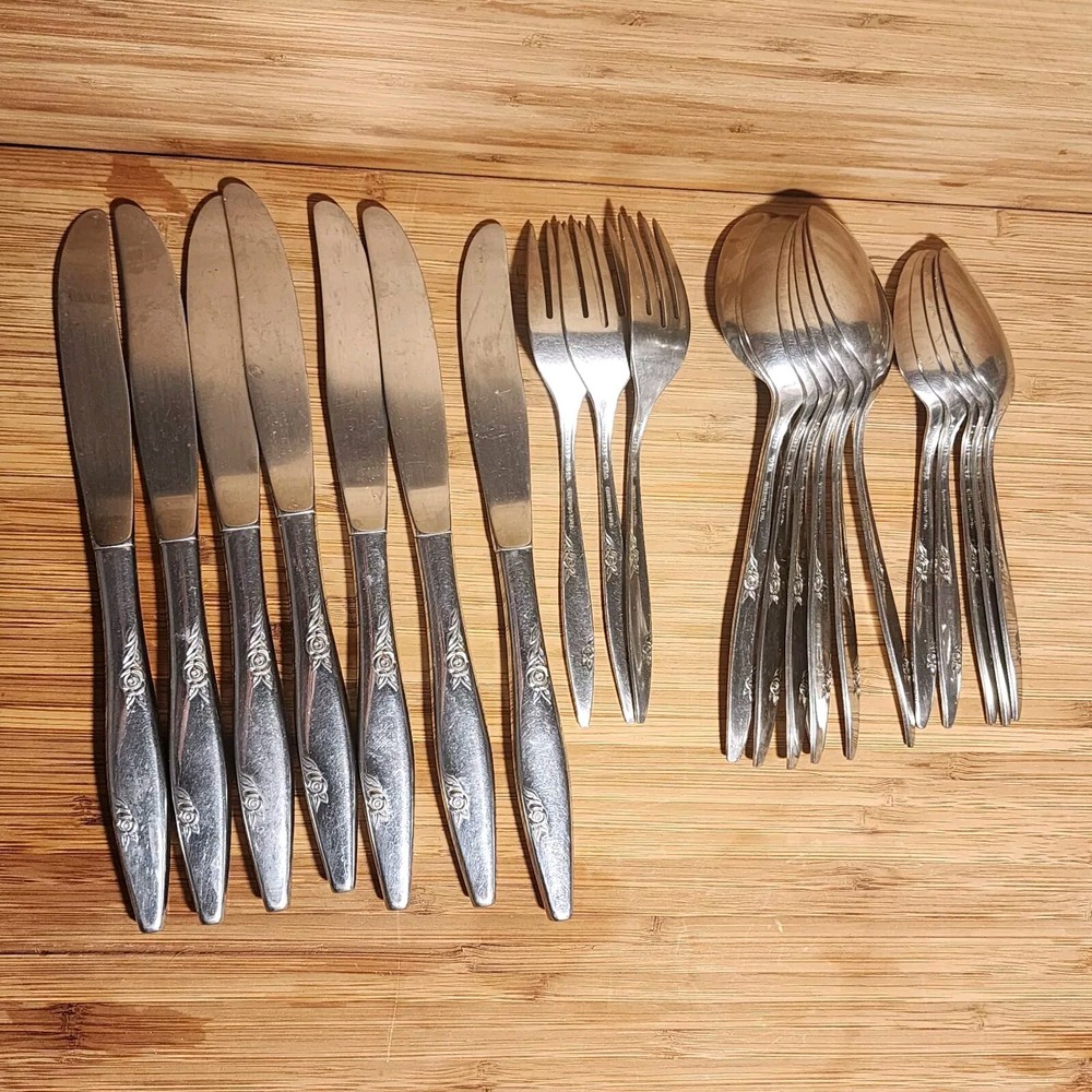 Vintage Oneida Ltd. Rose Duet 34 Pieces