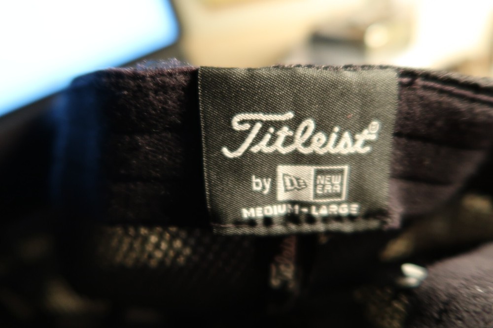 Titleist Golf Mesh Flex Fitted Medium/Large Hat Cap Men Black/White Athletic