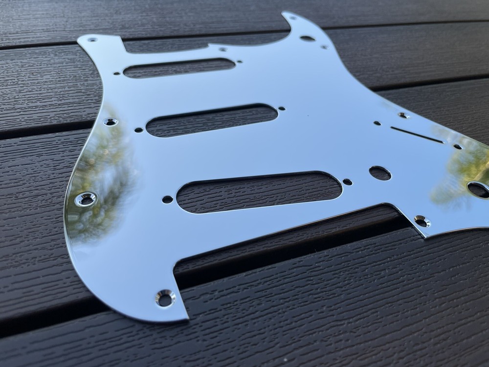 Strat Pickguard Tom Morello Mirrored Chrome