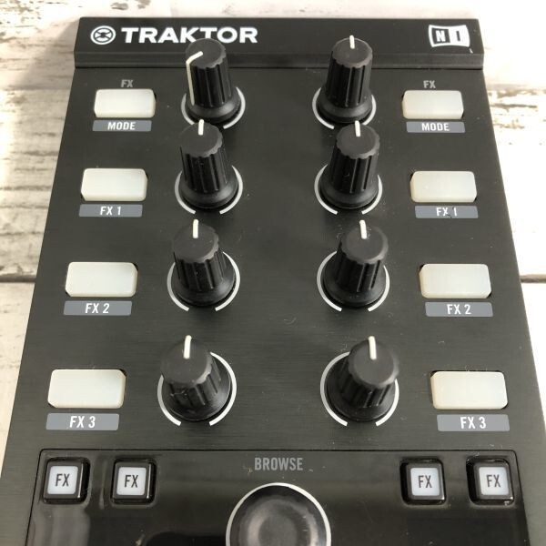 Native Instruments TRAKTOR Kontrol X1 MK2 DJ Controller