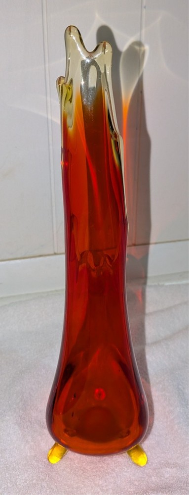 L.E. Smith Swung Vase