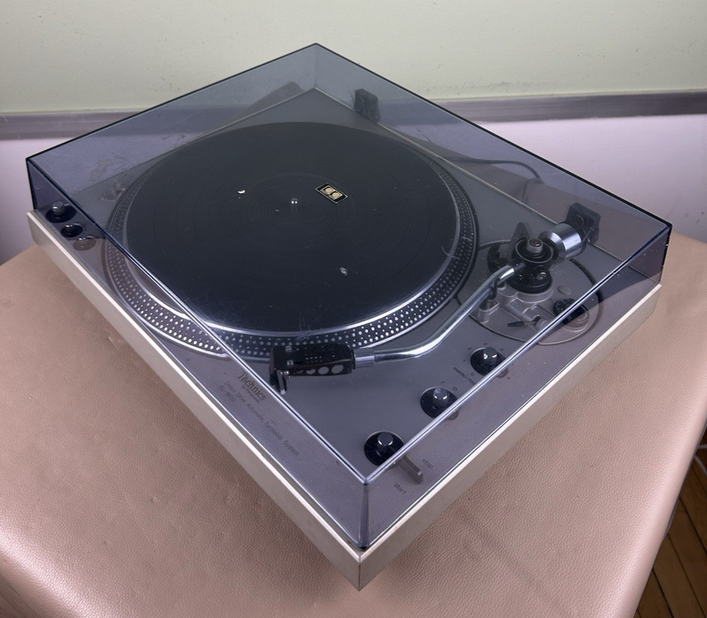 TECHNICS SL-1600 STEREO TURNTABLE (READ DESCRIPTION)