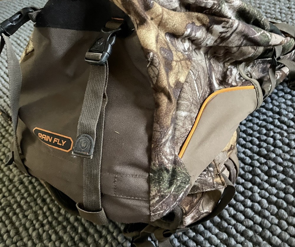 Game Winner Hunting Hydration Backpack Camo Thick Padding Metal Frame Rain Fly