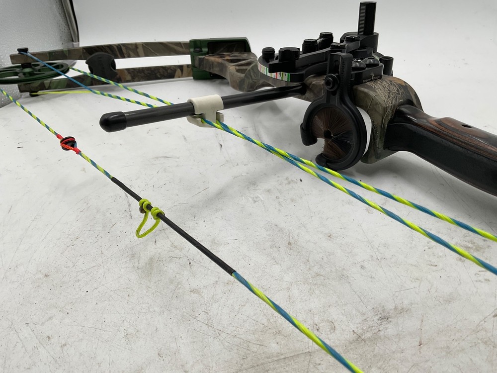 NICE 👍Fred Bear CODE RH Compound Bow 29IN/70LB