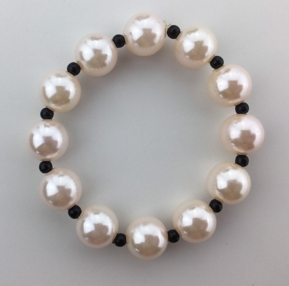 Pale Pink And Black Beaded Stretchy Bracelet