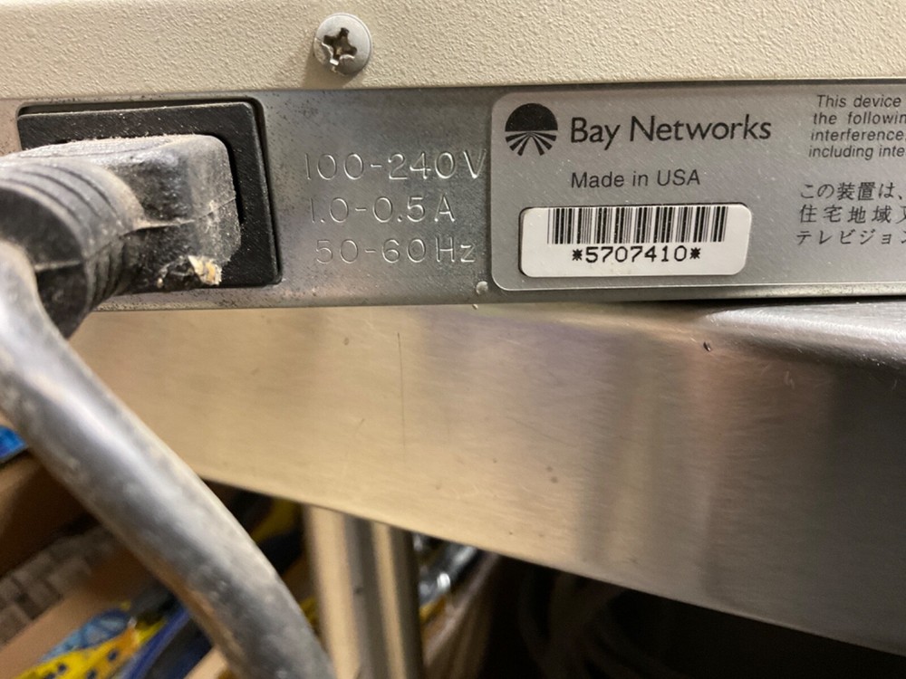 SYN OPTICS Lattis Hub 2803 Network Hub 16 USED